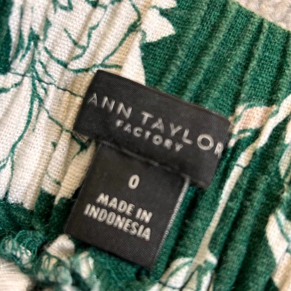 - Ann Taylor Cropped Floral Pants for Spring and Summer US Zero   - Q425 - Picture 6 of 7